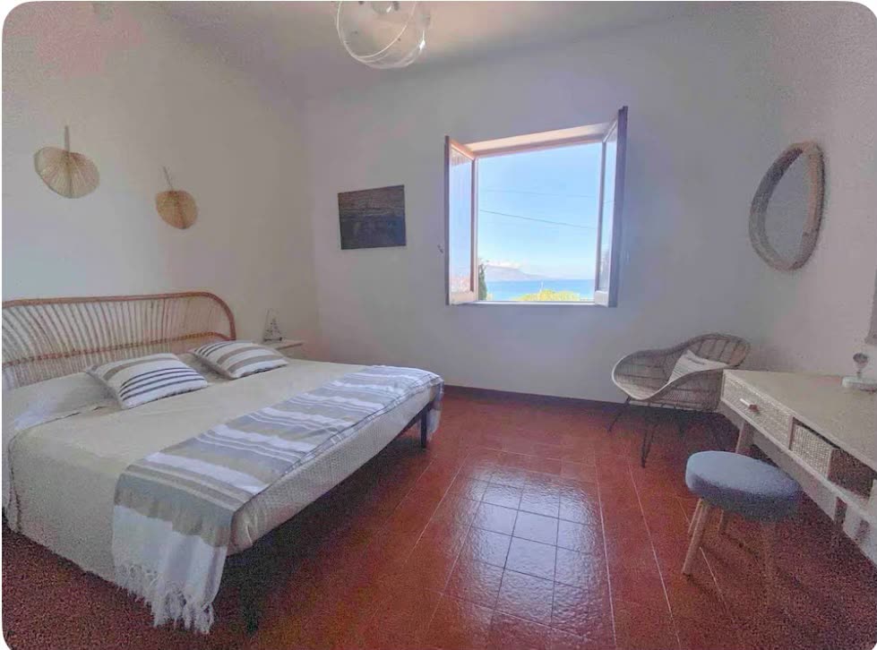 Double bedroom with sea view