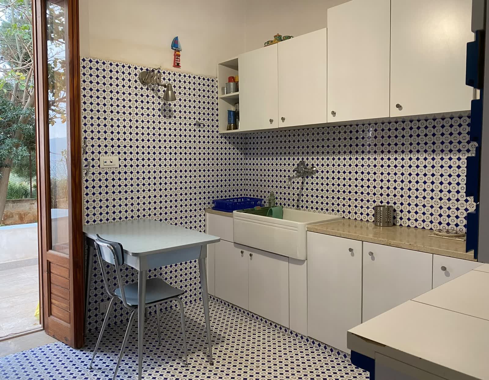 Kitchen with pale blue majolica tiles