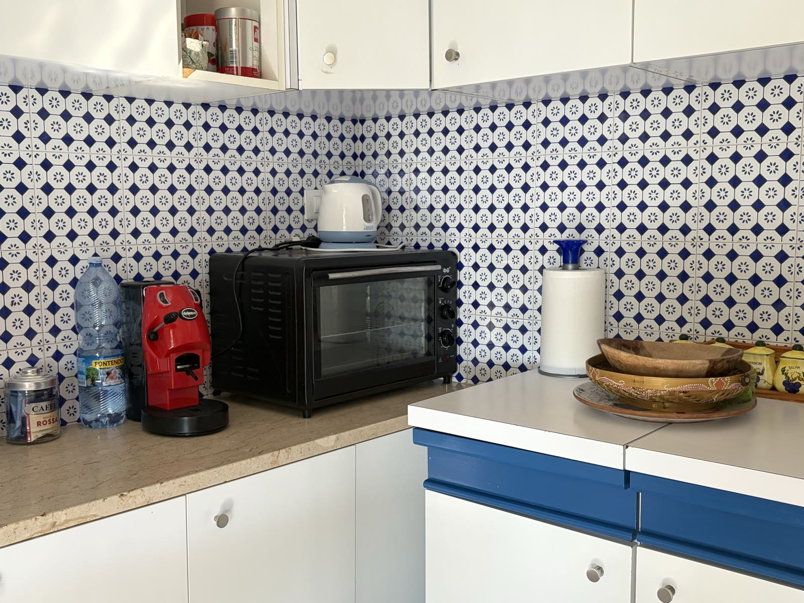 Cooking corner with an electric mini-oven