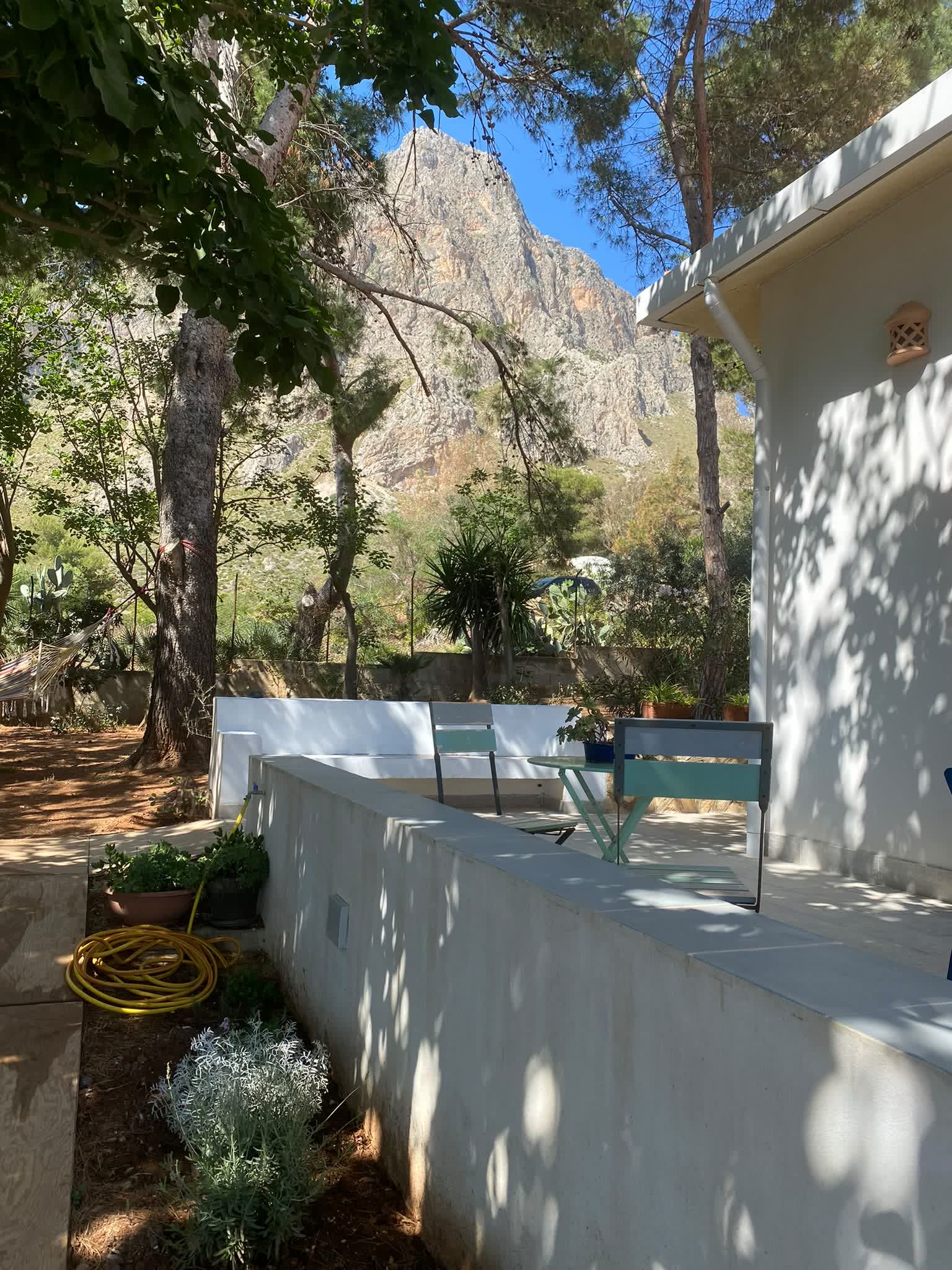 The outside of the villa with Monte Cofano behind
